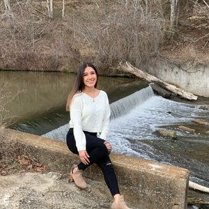 Meet your Posher, Mireya